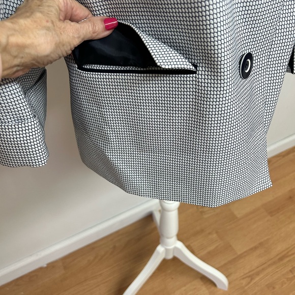 NWT. Women’s Two-Piece Tailored Jacket & Pants Set in Navy &White Size 12 - Picture 6 of 6